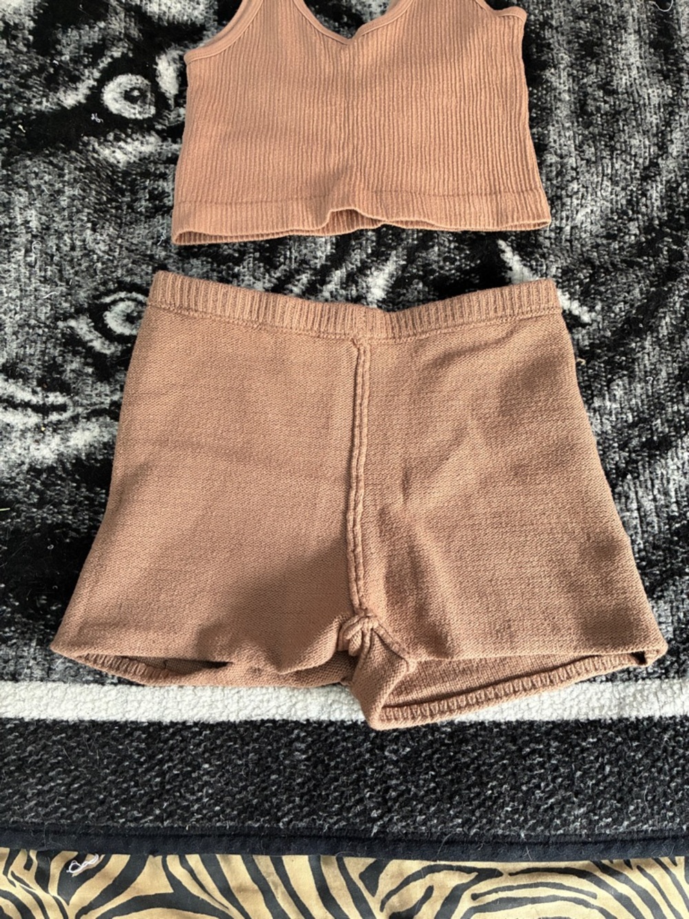 Garage knit shorts, fits a med - Picture 4 of 4